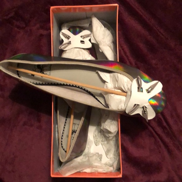 Shoes - Picture 4 of 6